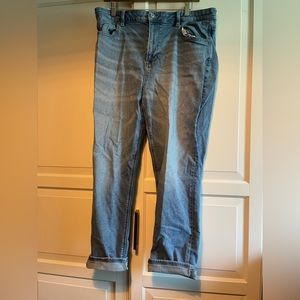 American Eagle Light Wash Mom Jeans